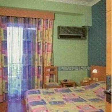 Adonis Hotell 3*