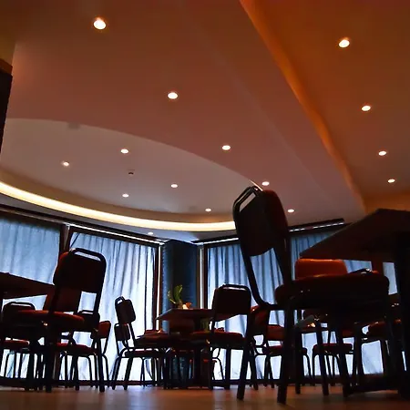 Adonis Hotell Patras