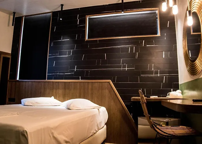 阿多尼斯城市酒店 3*