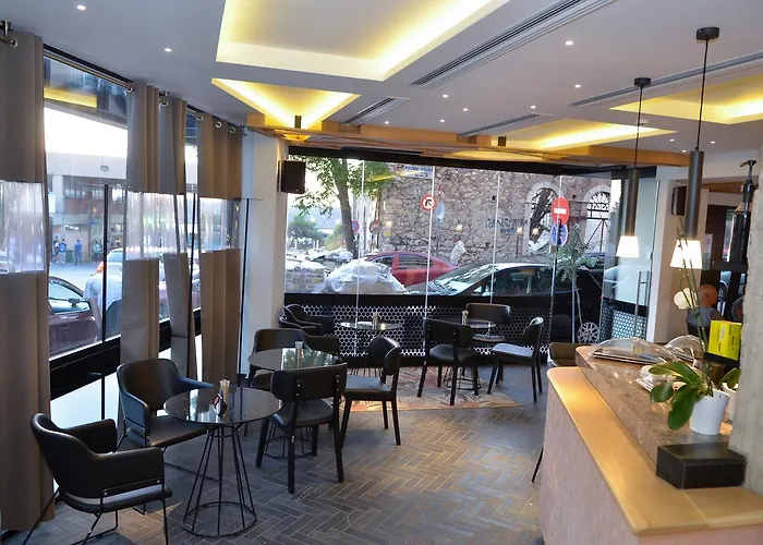 阿多尼斯城市酒店 3* 帕特雷