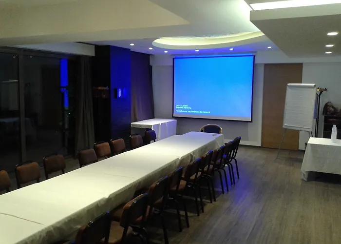 Adonis Hotel 3*